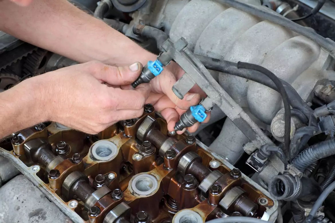 How to Replace Fuel Injector in Your Car 